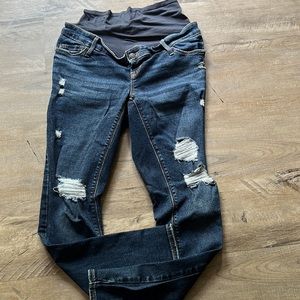 Size 6 womens maternity skinny jeans.